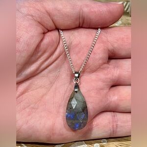 New Pretty Iridescent Labradorite Teardrop Pendant On 925 Silver Chain Necklace